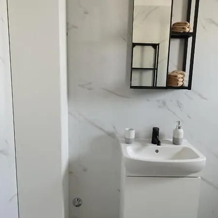 Apartment Triva 1 *