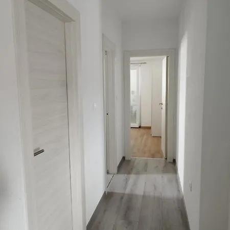 Apartment Triva 1 *
