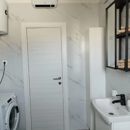 Triva 1 Apartment *