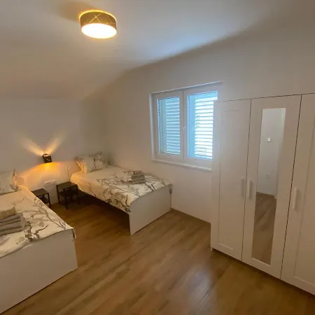 Triva 1 Apartment *